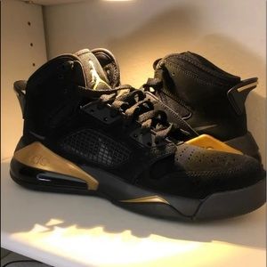 Mens Jordan Mars 270